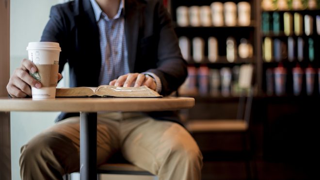 Você deve liderar pelo exemplo e... por meio de livros